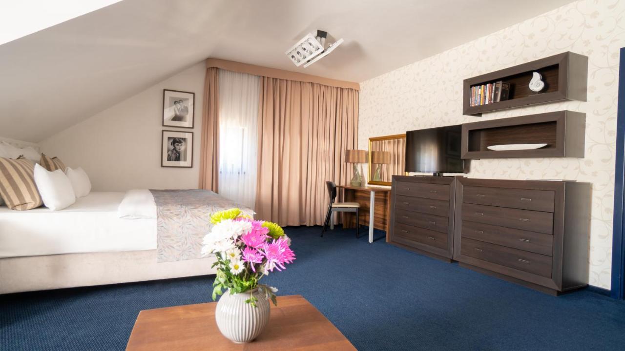 Savoy Hotel Spindleruv Mlyn Bagian luar foto