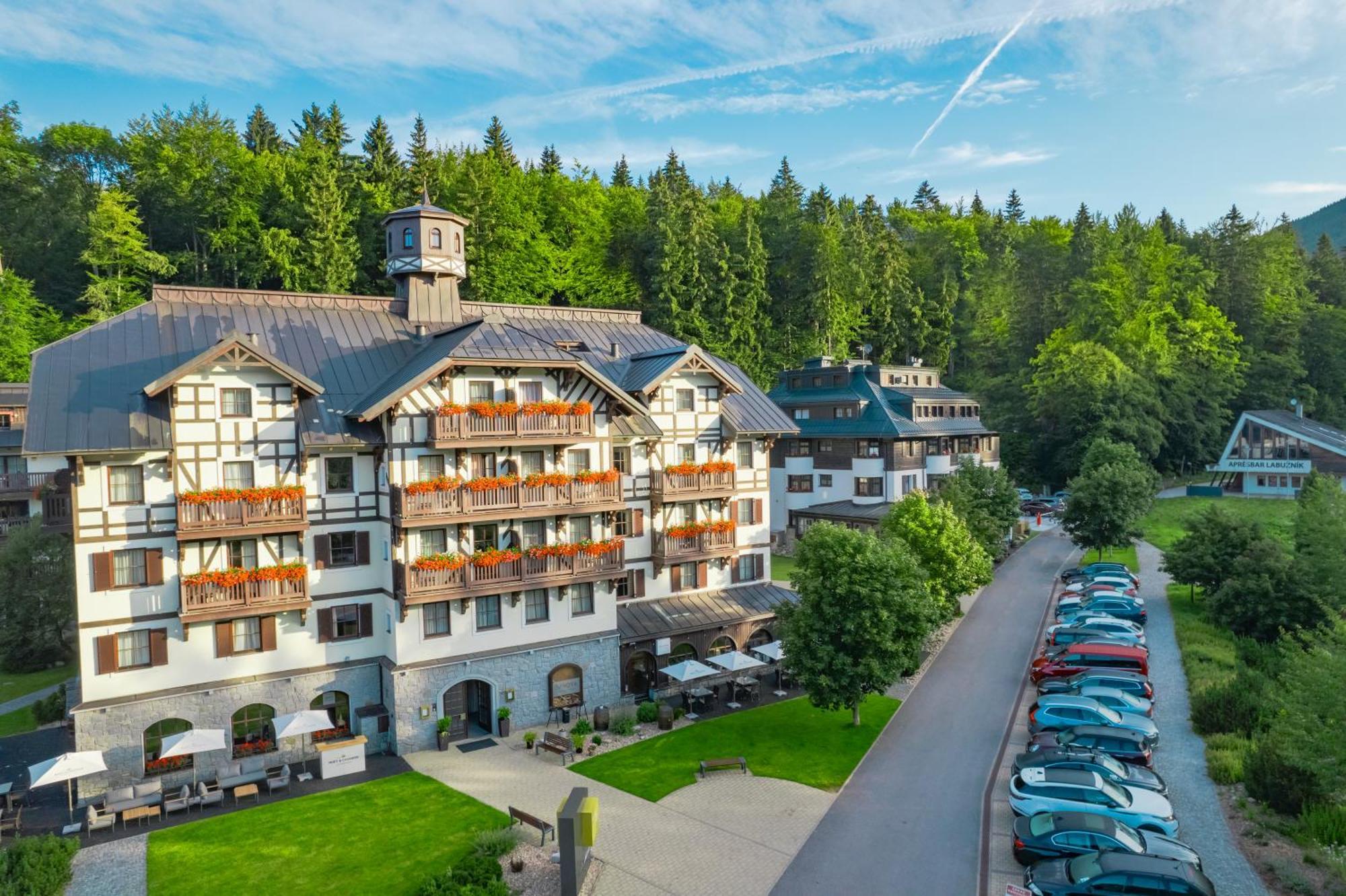 Savoy Hotel Spindleruv Mlyn Bagian luar foto